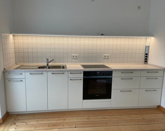 Kundenauftrag - weiße, puristische, bzw. einfache Küchenzeile