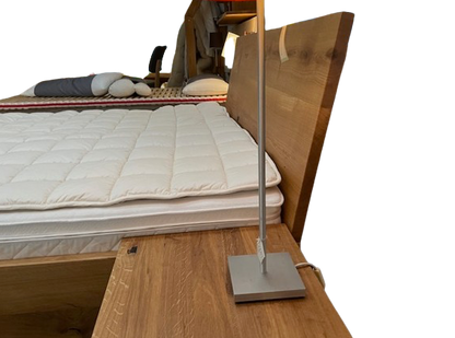 Hüsler Nest Bett Onura in Wildeiche 160 x 200 cm mit schrägem Kopfteil - Ausstellungsstück