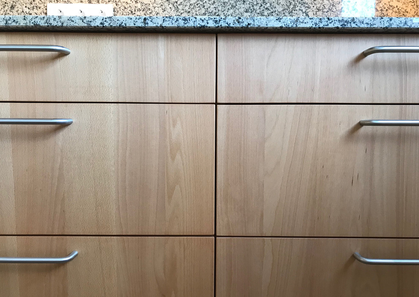 Buchenfront, massiv, geölt und gewachst mit Grant Arbeitsplatte