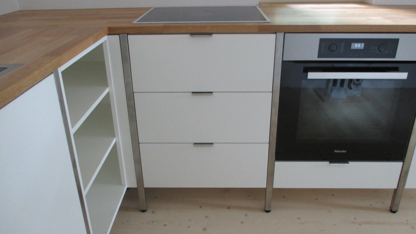 Kundenauftrag - Küche in Edelstahl, weiß und massiv Eiche