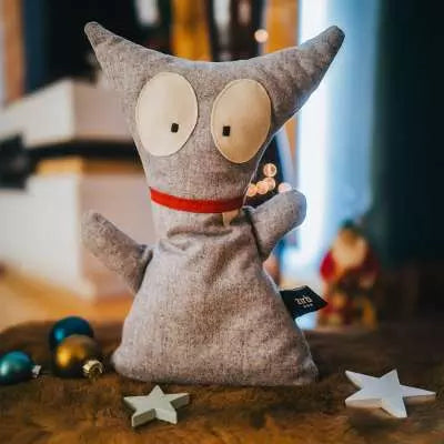 Kuscheltier mit Zirbenspäne gefüllt. Das Zirb.Monster befreit dich von schlechten Träumen