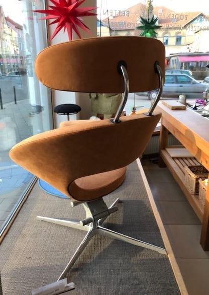 Ausstellungsstück Sessel Peel in Leder Cognac mit Fusshocker von Varier